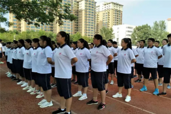 开封六大中学排行榜出炉，河南大学附属中学居首，开封求实中学次之。