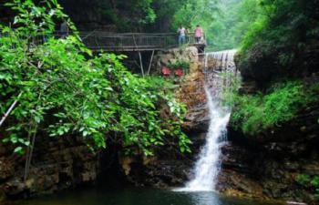 京东大峡谷荣登平谷十大景点排行榜，必去丫髻山！