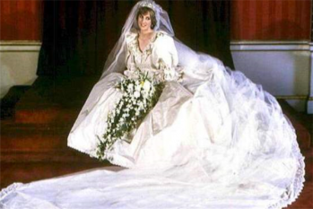 最美十大婚纱排行榜：伊丽莎白二世的婚纱镶嵌1万颗珍珠